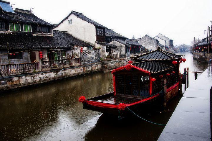 2024年春运第一天，交管部门加强高速路口场站周边秩序维护